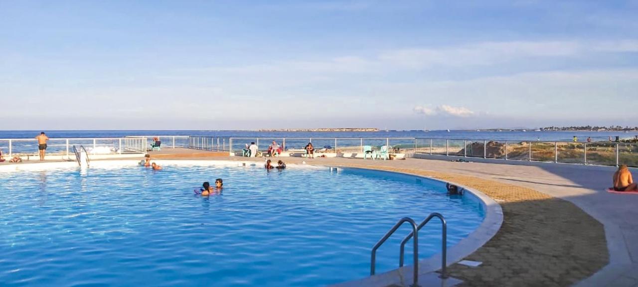 Ferienwohnung Front Line Unit 520 Ft2 - 48 M2, On Second Floor, Stunning Ocean View Cul de Sac Exterior foto
